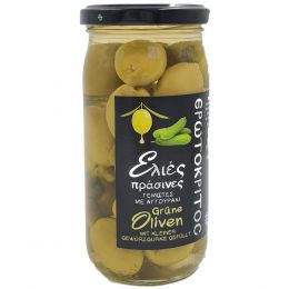 Grüne Oliven mit kleiner Gewürzgurke, griechisch