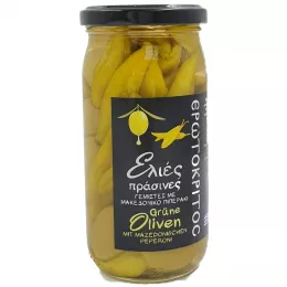 Grüne Oliven mit mazedonischen Peperoni, griechisch